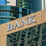 De ce tinerii renunţă la băncile clasice?