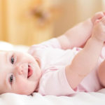 Grija mamicilor: care sunt cele mai potrivite haine pentru nou nascuti?