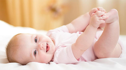 Grija mamicilor: care sunt cele mai potrivite haine pentru nou nascuti?