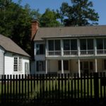 Investește inteligent: 4 tipuri de gard ușor de întreținut